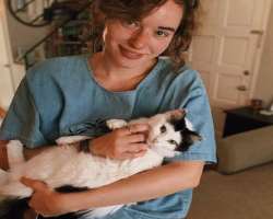 Harriss is an animal lover and also has a cute cat in her home.
